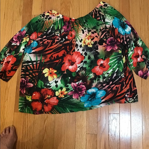 T/O Top Size 2X. In good condition - Picture 4 of 4